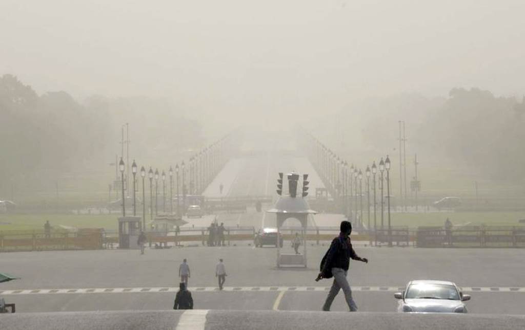 Trial of mass rain to reduce air pollution in Delhi